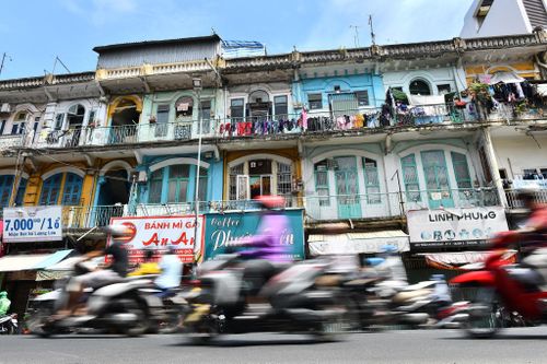Người dân trong chung cư 'chờ sập' tại TP.HCM nhận nhà mới