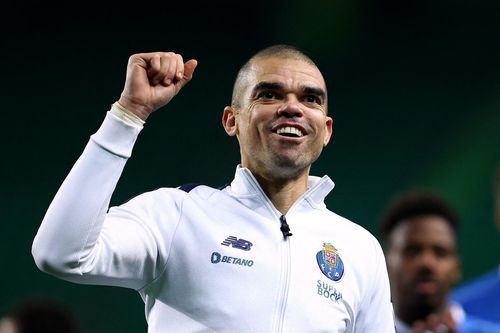Pepe thoát thẻ đỏ sau pha triệt hạ đối thủ