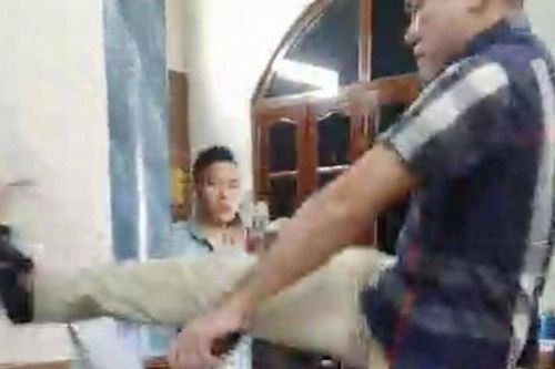 Công an điều tra vụ trưởng phòng công chứng bị đá vào mặt