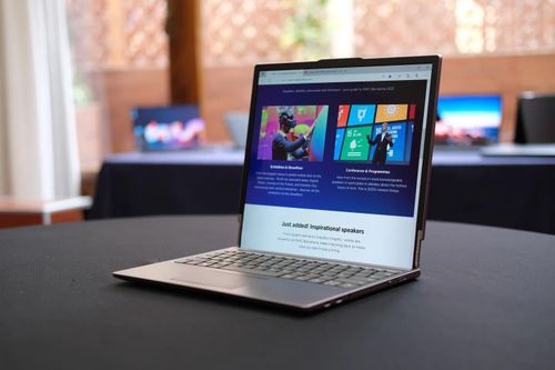 Lenovo mang màn hình cuộn lên laptop, smartphone