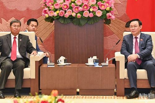 Chủ tịch Quốc hội Vương Đình Huệ tiếp Phó Chủ tịch Quốc hội Lào