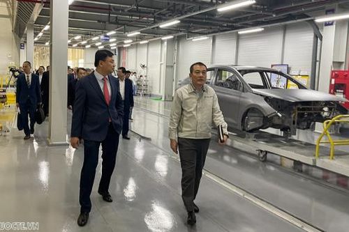 Đoàn Trưởng cơ quan đại diện Việt Nam ở nước ngoài nhiệm kỳ 2023-2026 thăm, làm việc tại Nhà máy ô tô Hyundai Thành Công