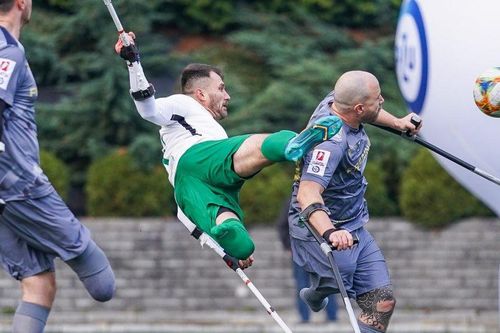 Cầu thủ khuyết tật đoạt giải Bàn thắng đẹp nhất 2022 của FIFA