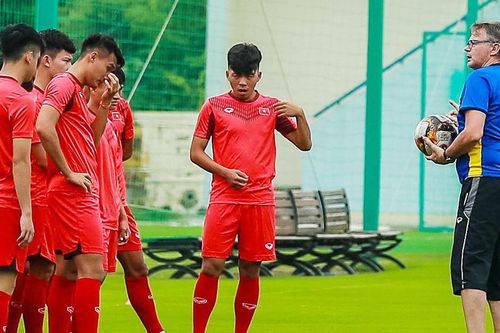 U23 Việt Nam: HLV Philippe Troussier làm điều khác thầy Park