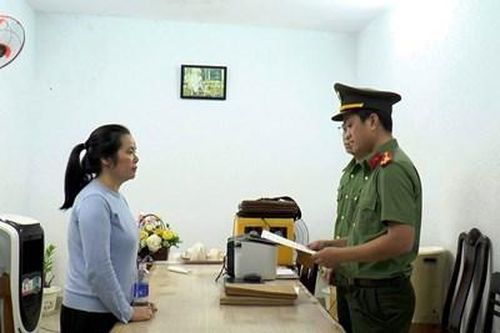 Khởi tố đối tượng tổ chức cho người khác trốn đi nước ngoài bằng hình thức visa du lịch