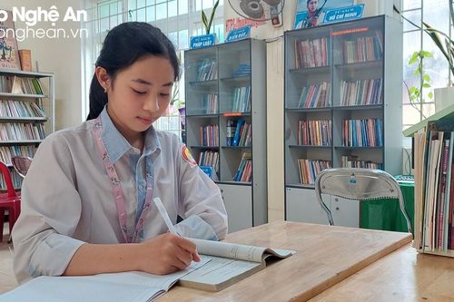 Nữ thủ khoa khối 9 ở Nghệ An với 'niềm đam mê vô tận' môn Toán