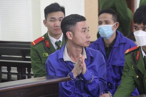 Người đàn ông phạm tội giết người vì ghen tuông bật khóc tại tòa