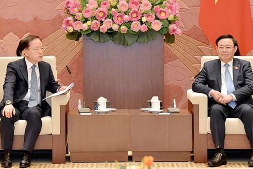 Chủ tịch Quốc hội Vương Đình Huệ tiếp Tổng Giám đốc tài chính toàn cầu Tập đoàn Samsung
