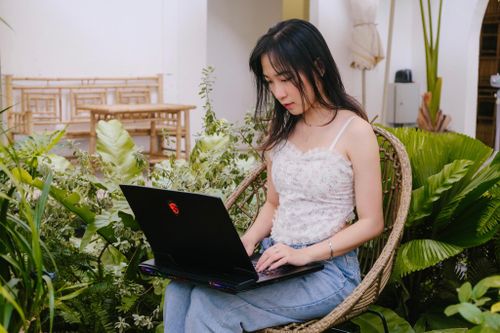 Laptop 150 triệu đồng có cấu hình cao nhất hiện tại