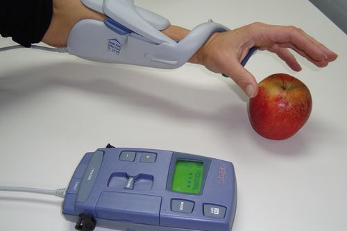 Người tai biến liệt 10 năm cử động được nhờ công nghệ