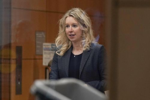 Siêu lừa Elizabeth Holmes lấy cớ sinh con để hoãn án tù