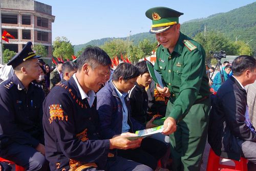 Biên giới vững mạnh từ thế trận lòng dân