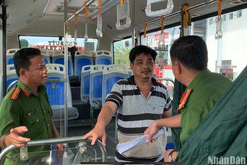 Thực nghiệm điều tra vụ 'cháy xe buýt' ở Đồng Tháp