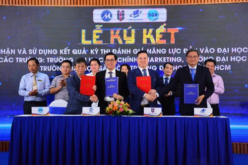 Bốn trường đại học ký kết công nhận sử dụng kết quả kỳ thi riêng trên máy tính