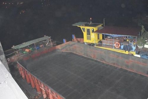 Trượt chân rơi xuống sông, nam công nhân tử vong