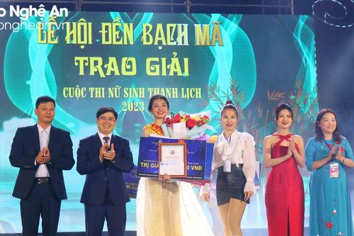 Học sinh trường THPT Nguyễn Cảnh Chân đạt giải Nhất cuộc thi Nữ sinh thanh lịch Lễ hội Đền Bạch Mã 2023