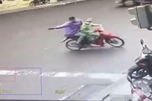 Tạm giữ hình sự hai đối tượng nổ súng gây rối trật tự công cộng
