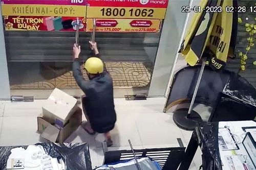 Nhóm trộm chuyên đột nhập cửa hàng Thế Giới Di Động và FPT Shop