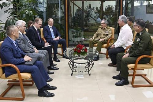 Cuba đón khách cấp cao từ Nga
