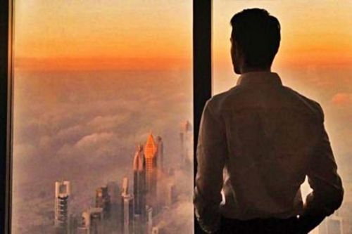 Bữa cơm phủ bụi giữa trưa hè nắng gắt và tâm sự của đàn ông Việt