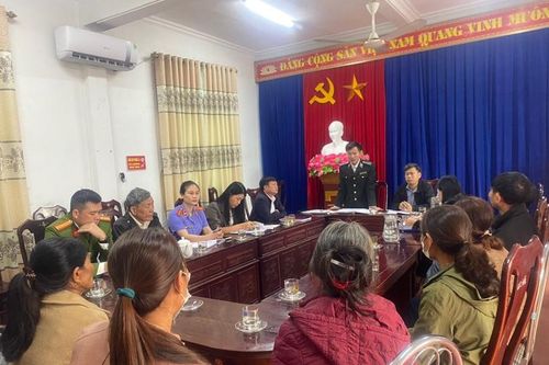 Họp bàn giải quyết việc thi hành án buộc chuyển giao quyền sử dụng đất