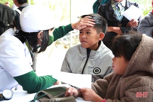 Quân y biên phòng Hà Tĩnh chăm lo sức khỏe cho người dân biên giới