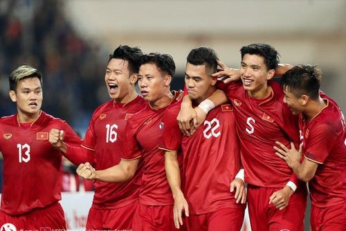 ĐT Việt Nam tập trung: Văn Quyết đá cặp với Tiến Linh