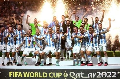 Messi 'chơi lớn' mua Iphone mạ vàng tặng đồng đội