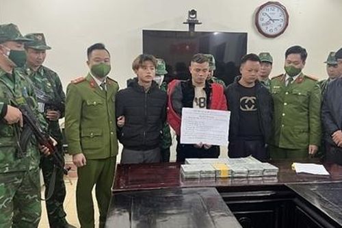 3 đối tượng vận chuyển 22 bánh heroin bị bắt ở Sapa