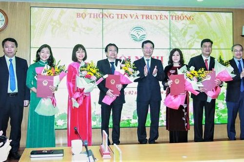 Bộ TT&TT triển khai quyết định nhân sự lãnh đạo 5 đơn vị