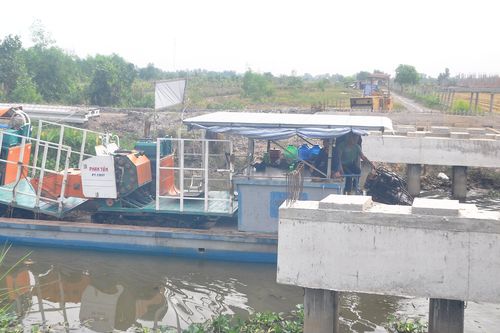 Tiền Giang: Xây dựng cầu quá thấp, dân lo tàu thuyền không thể lưu thông