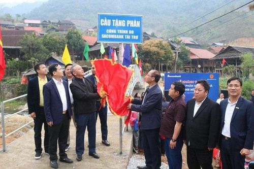 Nghệ An: Huyện Kỳ Sơn khánh thành cầu dân sinh 'Giúp em vượt lũ'