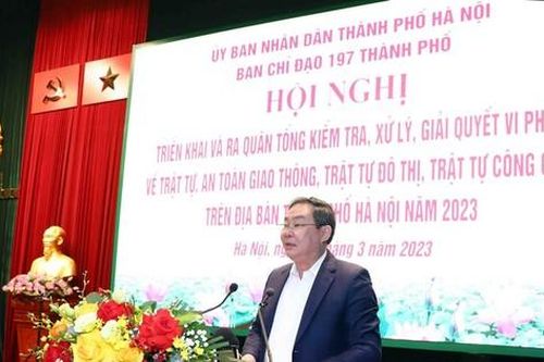 Phó Chủ tịch Hà Nội: 'Xử lý vi phạm vỉa hè nhưng phải đảm bảo cuộc sống của người dân'