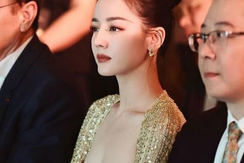 Showbiz 3/3: Địch Lệ Nhiệt Ba gây sốt, giải thích lý do biến mất 8 tháng