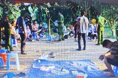 Khởi tố, bắt giam 5 đối tượng đánh bạc