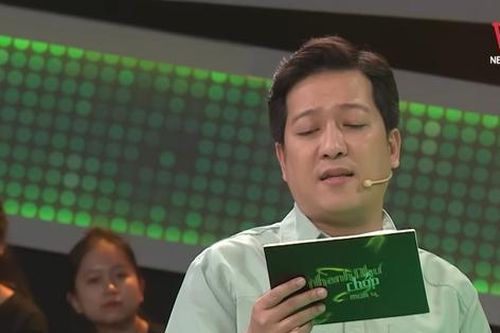 Câu đố tiếng Việt: 'Không tê nghiền nhỏ thức ăn/Có tê thì đến đêm rằm tìm tôi', đố là chữ gì?
