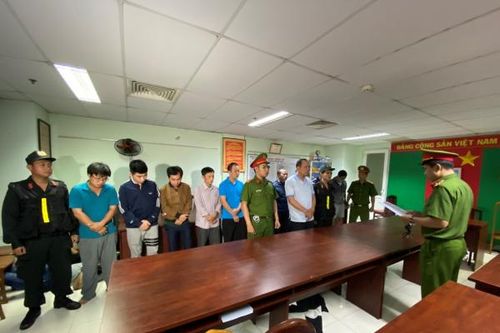 Nguyên Giám đốc và 10 nhân viên Trung tâm Đăng kiểm 50-05V 'xộ khám'