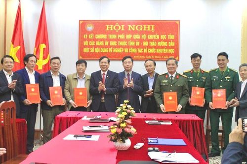 Hội Khuyến học tỉnh Thái Bình ký kết chương trình phối hợp công tác khuyến học, khuyến tài