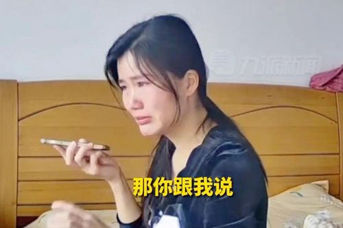 Người vợ bật khóc vì áp lực chăm con