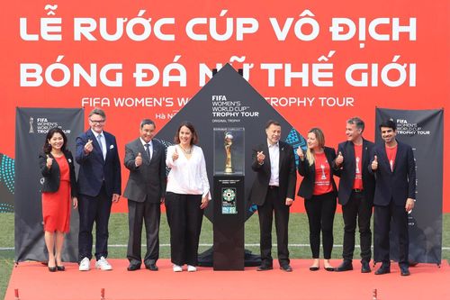 HLV Mai Đức Chung: 'Tự hào với hình ảnh cúp World Cup nữ tại Việt Nam'