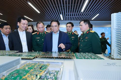 Thủ tướng Phạm Minh Chính làm việc với Viettel và Bộ Quốc phòng
