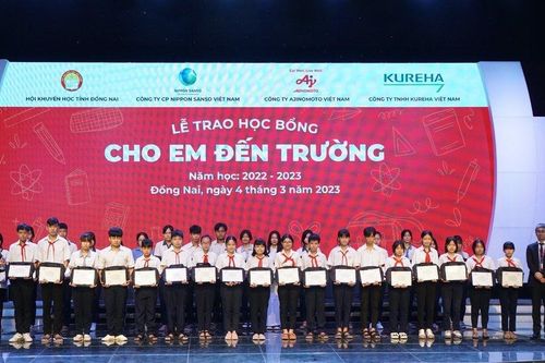 Đồng Nai: Trao 400 suất học bổng 'Cho em đến trường' năm học 2022-2023