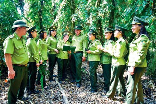 Nét đẹp nữ kiểm lâm viên