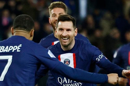 Phản ứng của Messi khi Mbappe lập kỷ lục