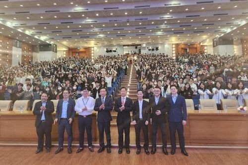 Hơn 1.000 học sinh tham gia chương trình 'Một ngày là sinh viên'