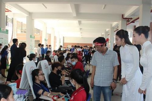 Gần 1.000 sinh viên hưởng ứng Ngày hội hiến máu 'Chủ nhật Đỏ' tại trường ĐH KHXH&NV (ĐHQG TP. HCM)