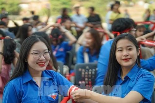 Dàn người đẹp sôi nổi hưởng ứng ngày hội hiến máu Chủ nhật Đỏ
