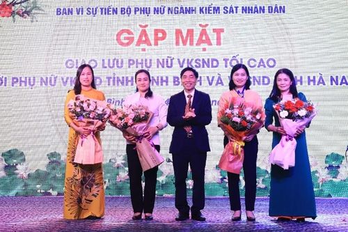 Gặp mặt giao lưu phụ nữ VKSND tối cao với phụ nữ VKSND các tỉnh Ninh Bình, Hà Nam