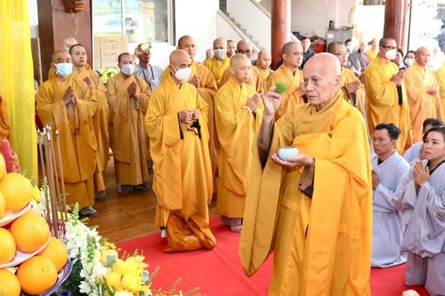 Lễ nhập kim quan Thượng tọa Thích Lệ Trường, Ban Trị sự Phật giáo TP.HCM viếng tang