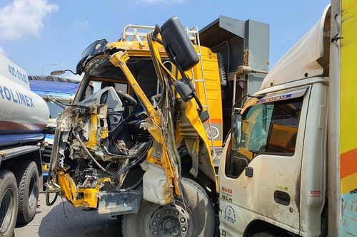 Quảng Nam: 5 xe tải va chạm trên quốc lộ 1A, khiến 1 người bị thương